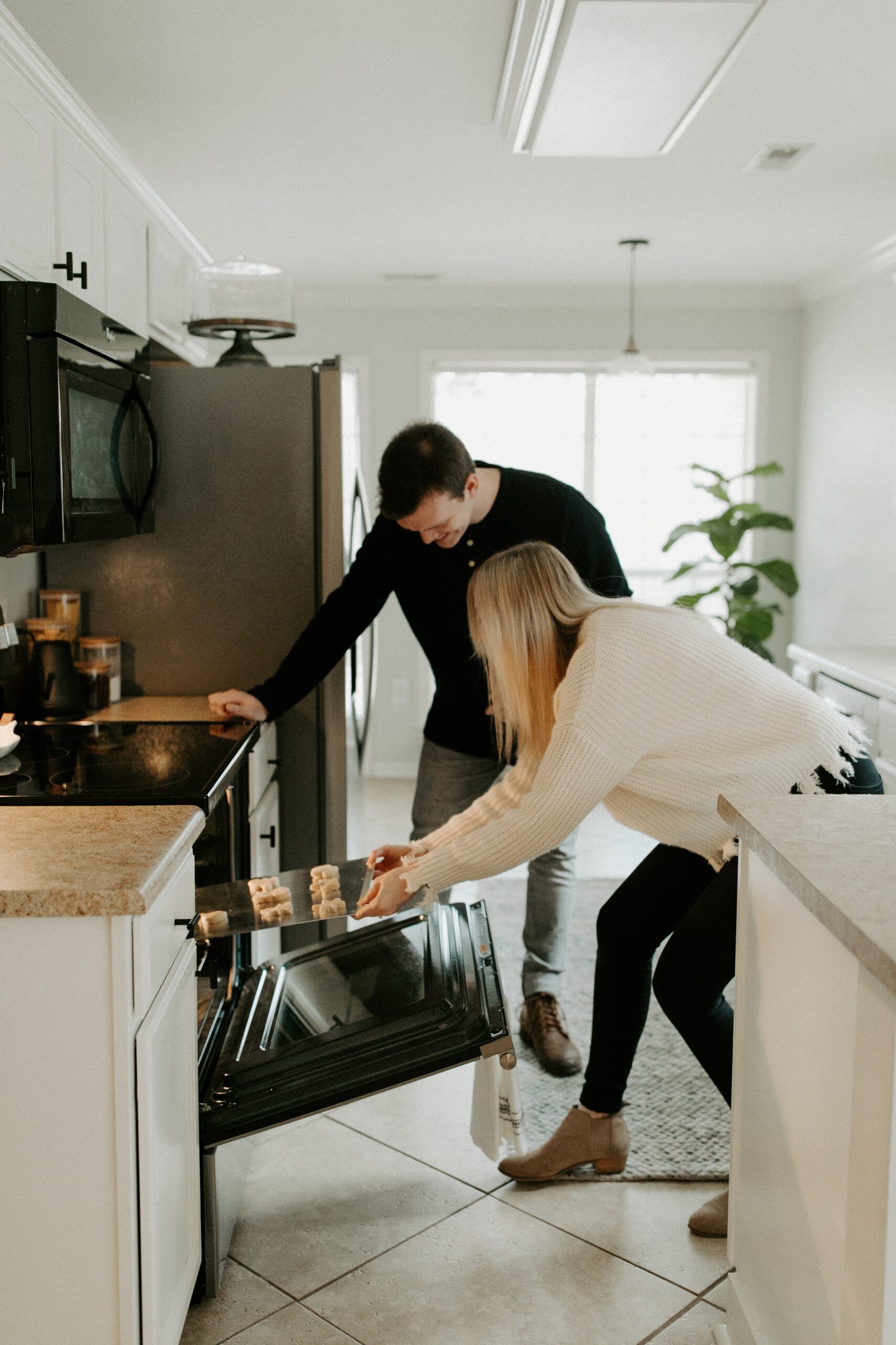 couple baking in kitchen to illustrate how EZ Gluten test kits can be used at home
